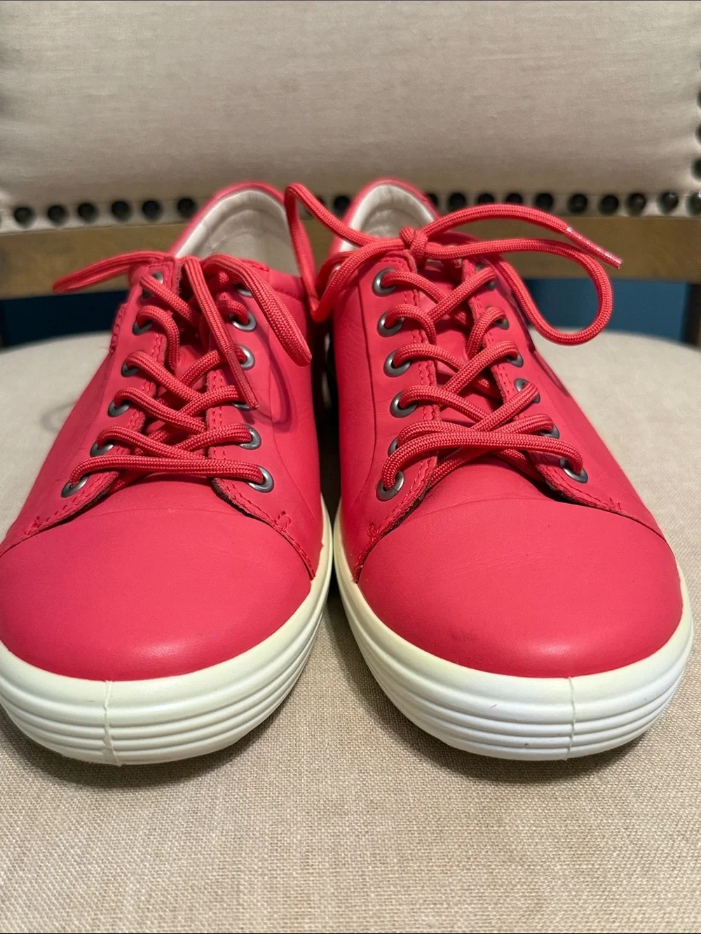 Ecco Women’s Coral Pink Leather Lace-Up Sneakers, Size 9 extra width